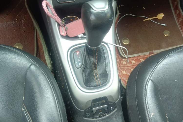 Used Jeep Compass 2017 200T Automatic Family Edition Gear Lever