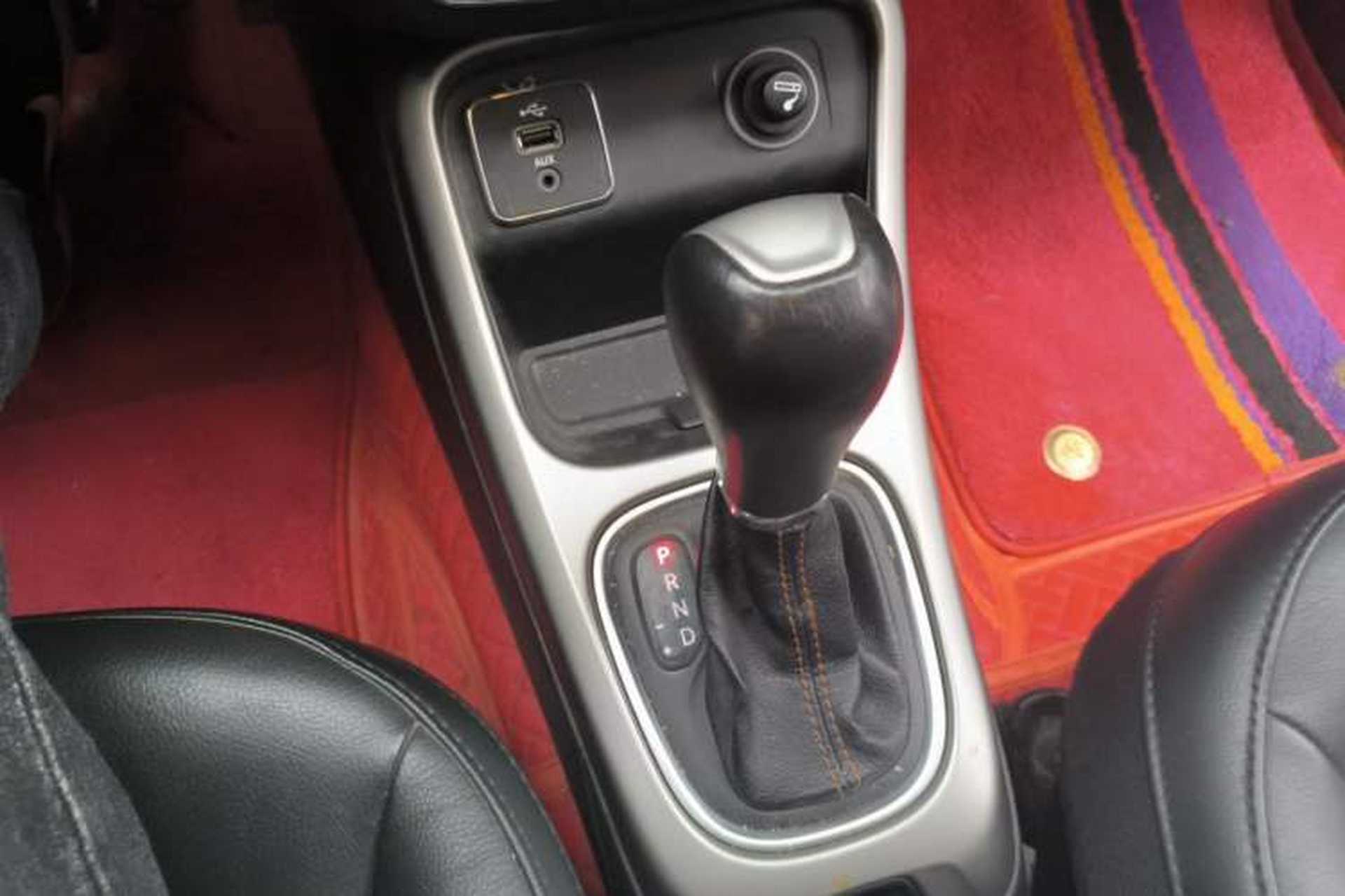 Used Jeep Compass 2017 200T Automatic Family Edition Gear Lever
