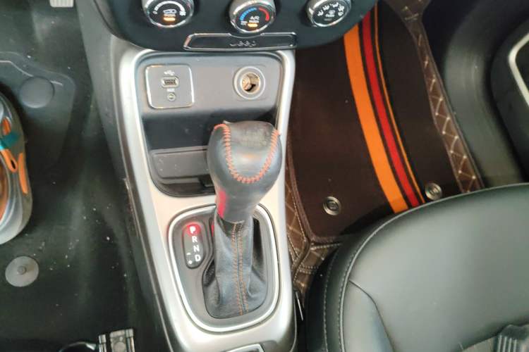Used Jeep Compass 2017 200T Automatic Comfort Edition Gear Lever