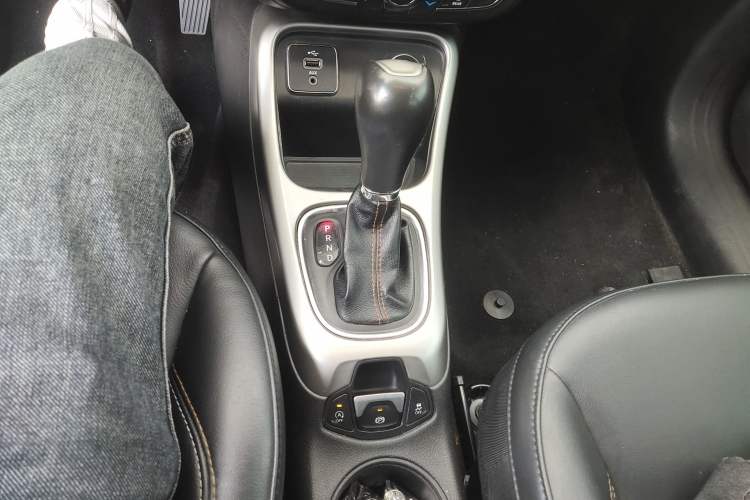 Used Jeep Compass 2017 200T Automatic Family Edition Gear Lever