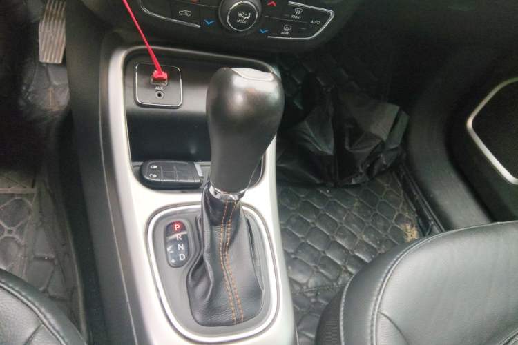 Used Jeep Compass 2017 200T Automatic Family Edition Gear Lever