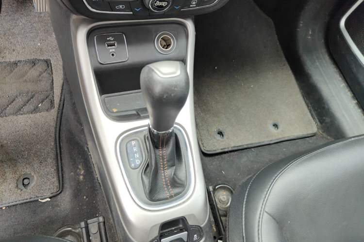 Used Jeep Compass 2017 200T Automatic Family Edition Gear Lever