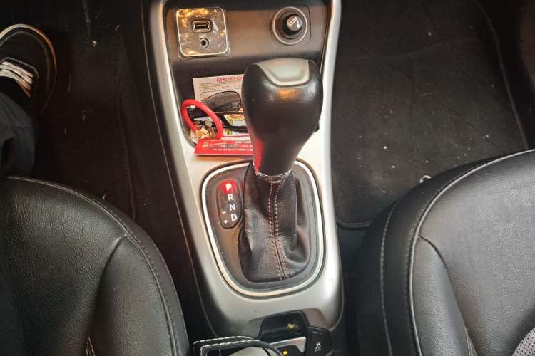 Used Jeep Compass 2017 200T Automatic Family Edition Gear Lever
