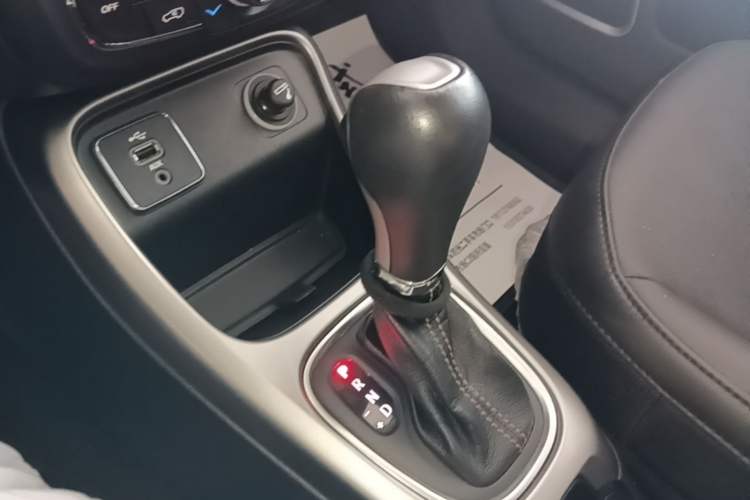 Used Jeep Compass 2017 200T Automatic Family Edition Gear Lever