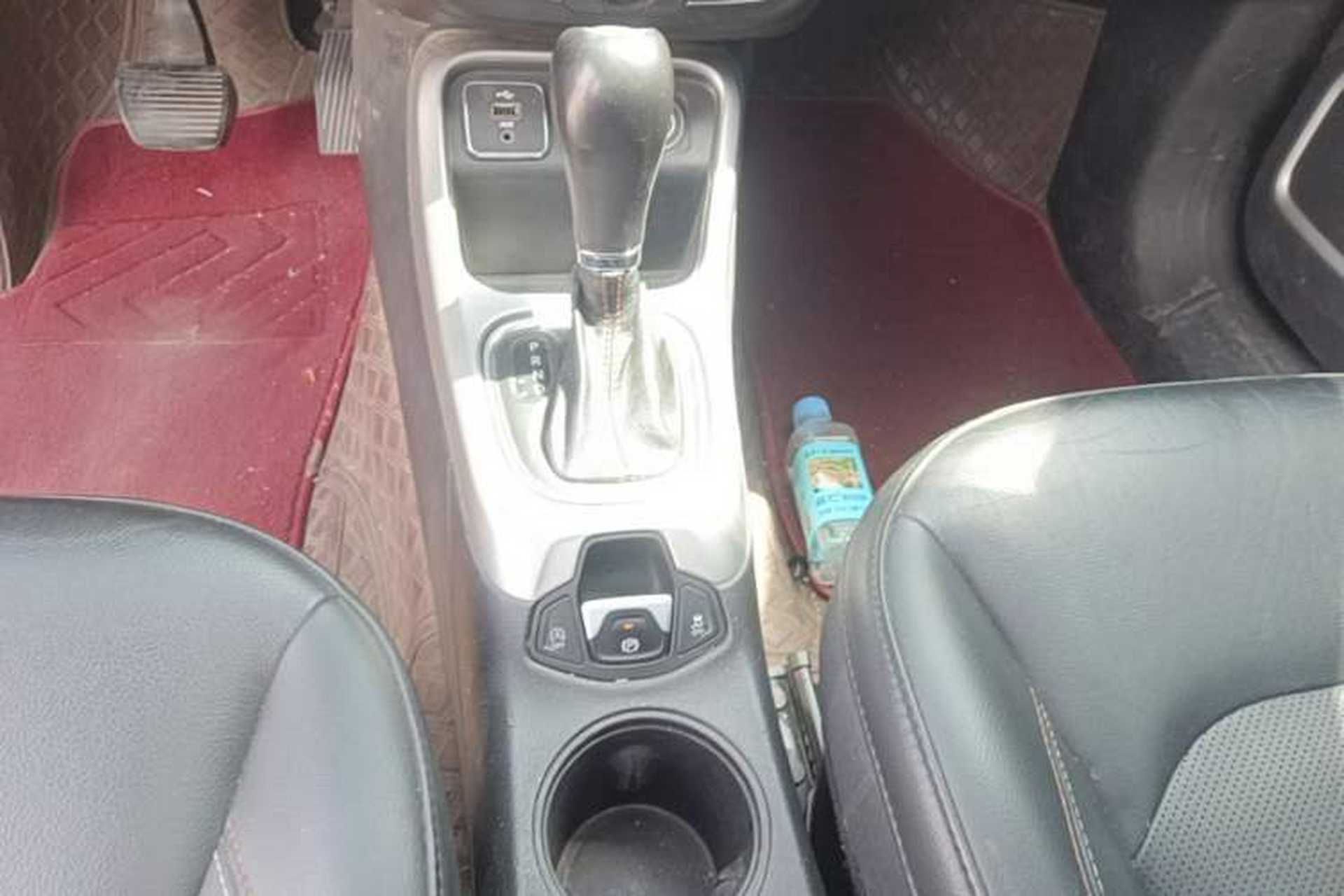 Used Jeep Compass 2017 200T Automatic Family Edition Gear Lever