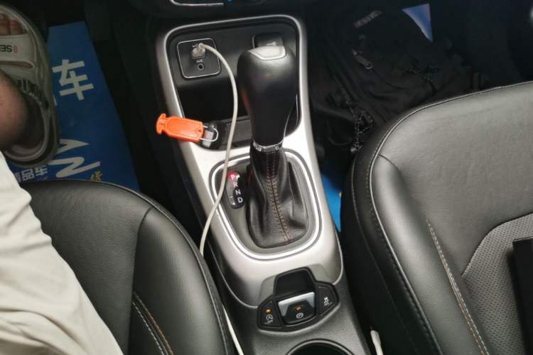 Used Jeep Compass 2017 200T Automatic Family Edition Gear Lever