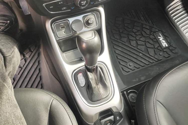Used Jeep Compass 2017 200T Automatic Family Edition Gear Lever