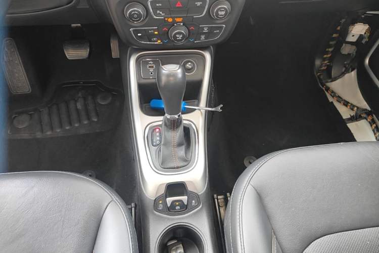 Used Jeep Compass 2017 200T Automatic Family Edition Gear Lever