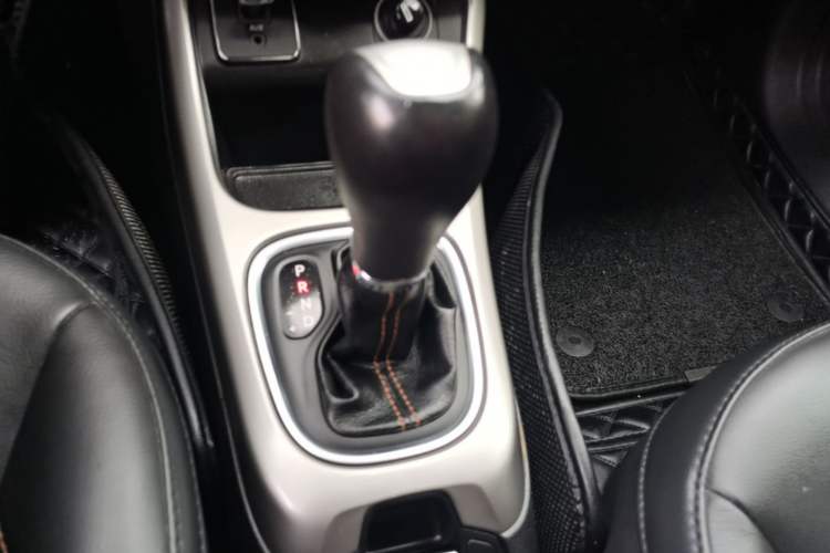Used Jeep Compass 2017 200T Automatic Family Edition Gear Lever
