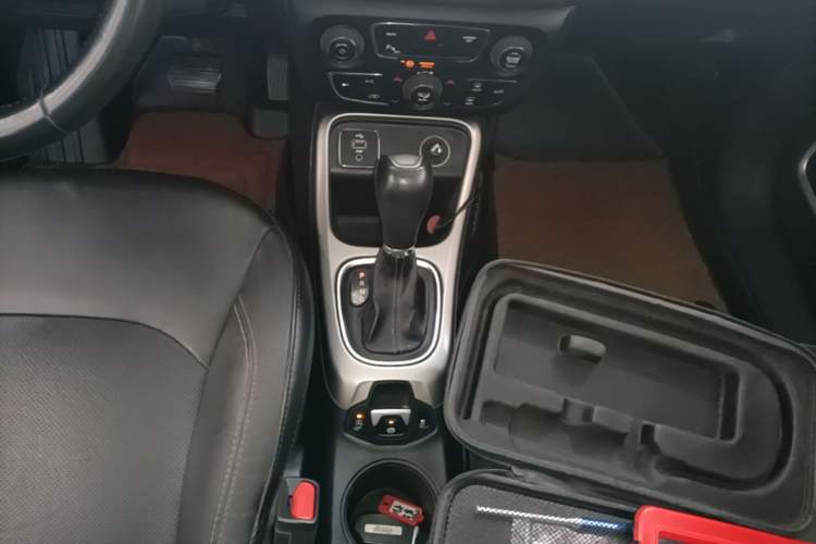 Used Jeep Compass 2017 200T Automatic Family Edition Gear Lever