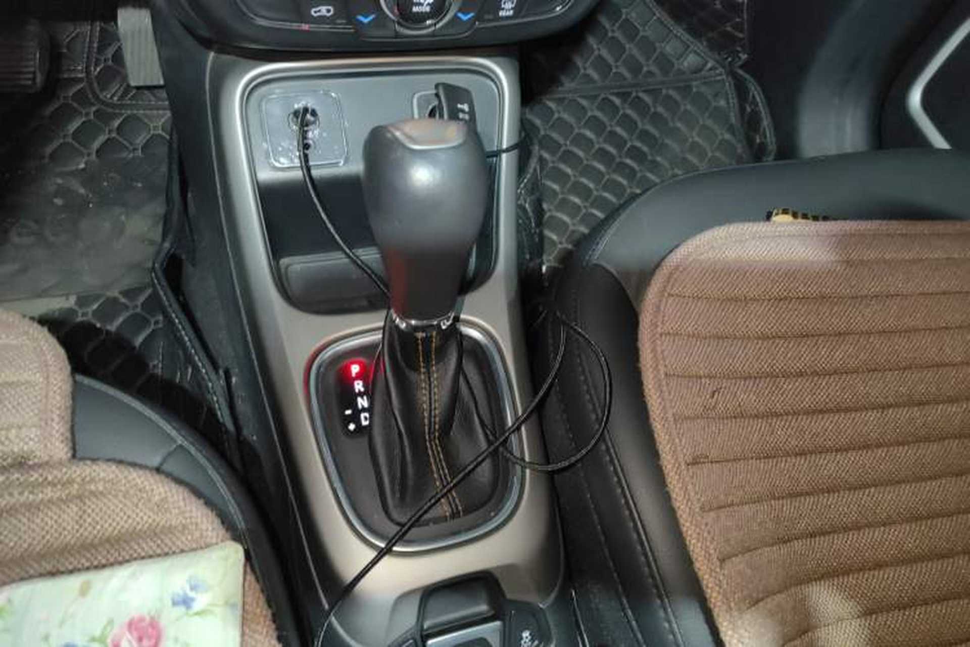 Used Jeep Compass 2017 200T Automatic Family Edition Gear Lever