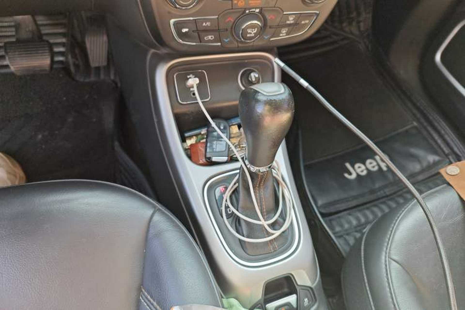 Used Jeep Compass 2017 200T Automatic Family Edition Gear Lever