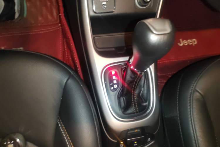 Used Jeep Compass 2017 200T Automatic Family Edition Gear Lever