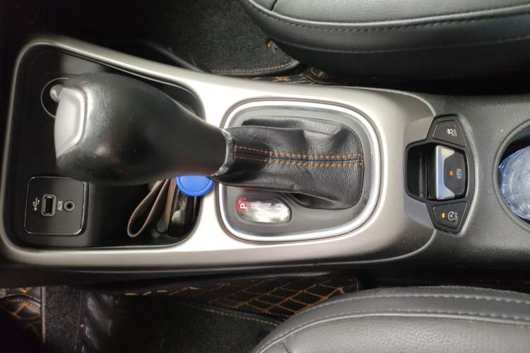 Used Jeep Compass 2017 200T Automatic Family Edition Gear Lever