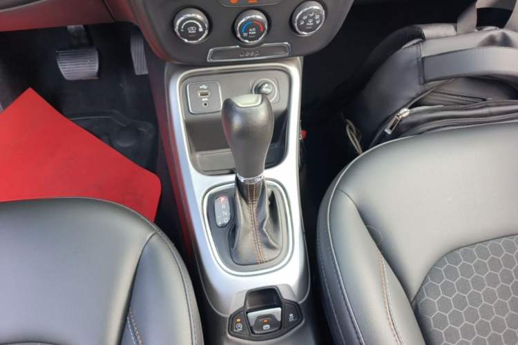 Used Jeep Compass 2017 200T Automatic Enjoyment Version Gear Lever