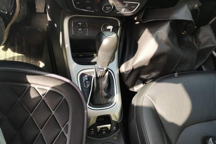 Used Jeep Compass 2017 200T Automatic Family Edition Gear Lever