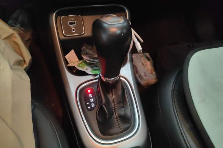 Used Jeep Compass 2017 200T Automatic Family Edition Gear Lever