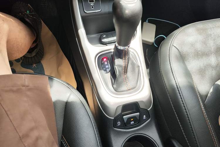 Used Jeep Compass 2017 200T Automatic Family Edition Gear Lever