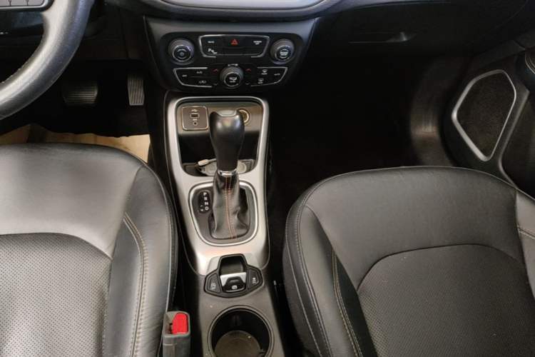 Used Jeep Compass 2017 200T Automatic Family Edition Gear Lever
