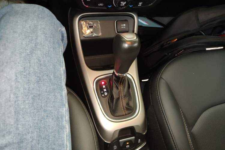 Used Jeep Compass 2017 200T Automatic Family Edition Gear Lever
