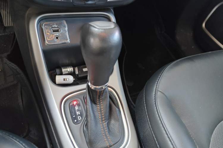 Used Jeep Compass 2017 200T Automatic Family Edition Gear Lever