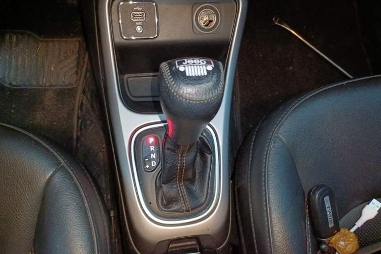 Used Jeep Compass 2017 200T Automatic Family Edition Gear Lever