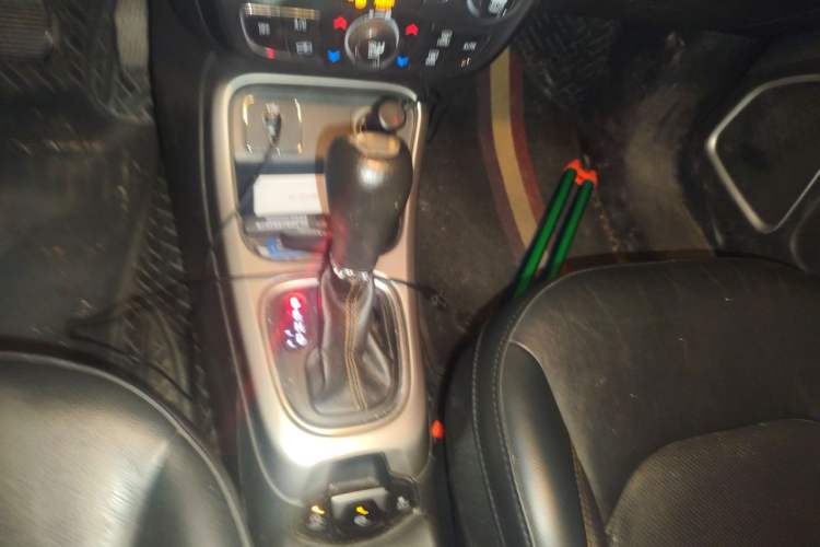 Used Jeep Compass 2017 200T Automatic Family Edition Gear Lever
