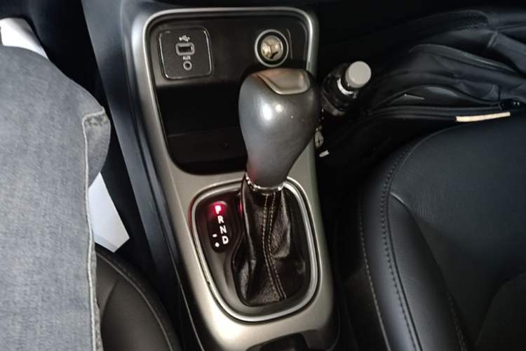 Used Jeep Compass 2017 200T Automatic Family Edition Gear Lever