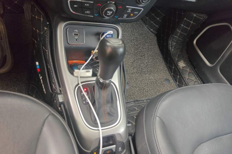Used Jeep Compass 2017 200T Automatic Family Edition Gear Lever