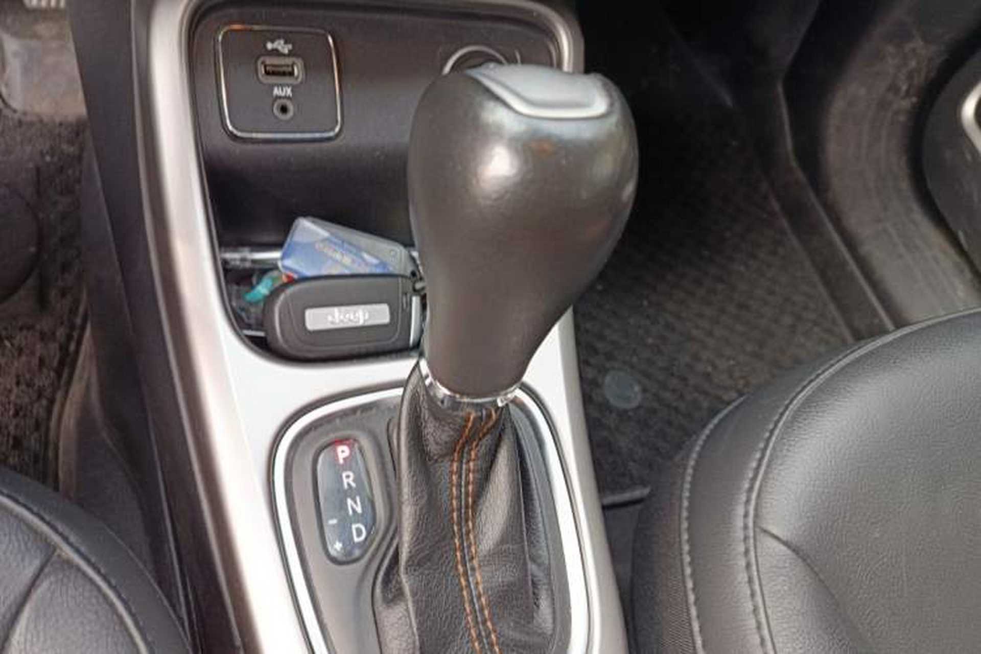 Used Jeep Compass 2017 200T Automatic Family Edition Gear Lever