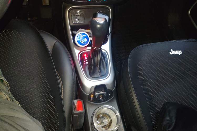 Used Jeep Compass 2017 200T Automatic Family Edition Gear Lever