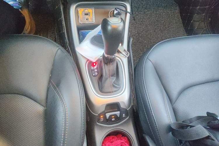 Used Jeep Compass 2017 200T Automatic Family Edition Gear Lever