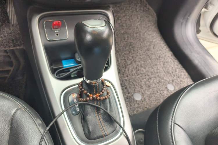 Used Jeep Compass 2017 200T Automatic Family Edition Gear Lever