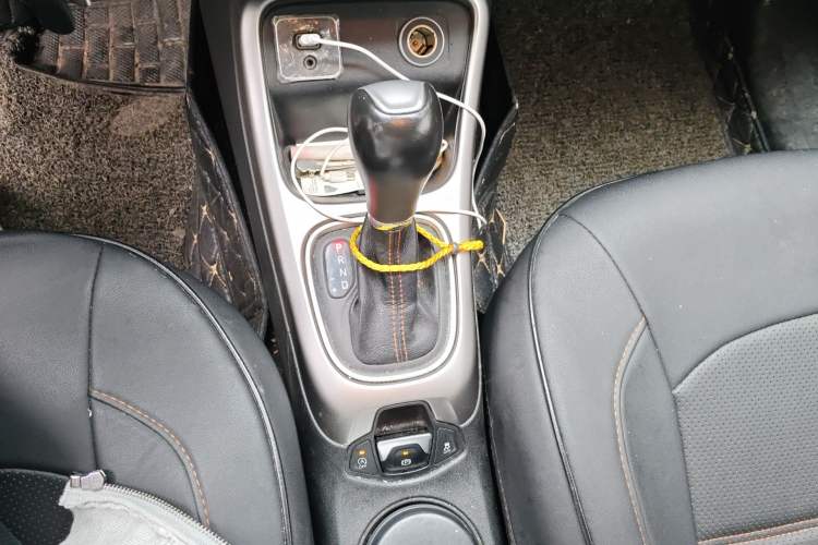 Used Jeep Compass 2017 200T Automatic Comfort Edition Gear Lever