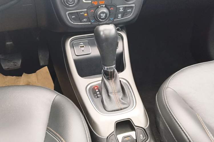 Used Jeep Compass 2017 200T Automatic Family Edition Gear Lever