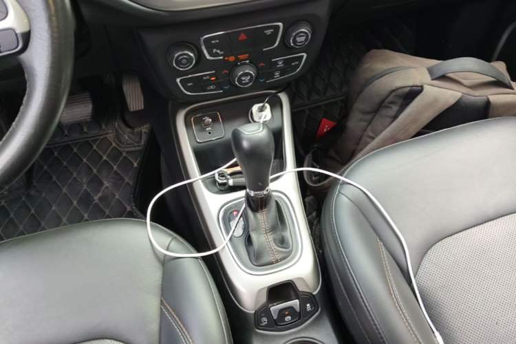 Used Jeep Compass 2017 200T Automatic Family Edition Gear Lever