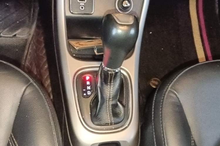 Used Jeep Compass 2017 200T Automatic Family Edition Gear Lever
