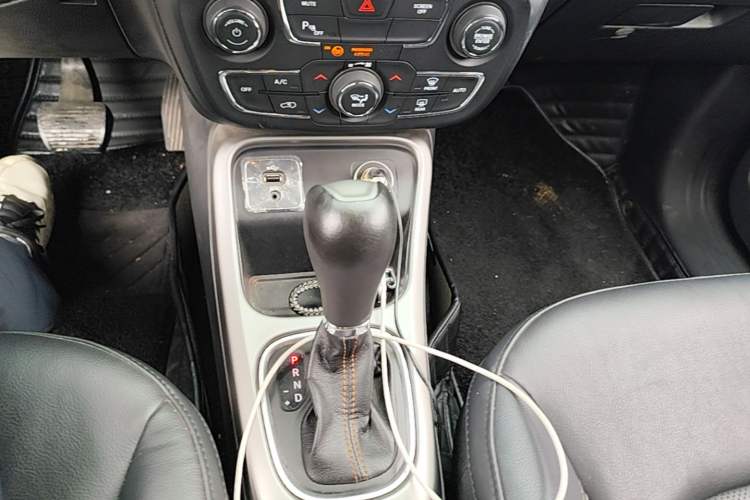 Used Jeep Compass 2017 200T Automatic Family Edition Gear Lever