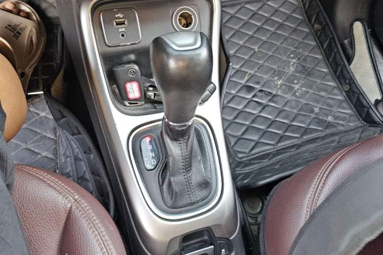 Used Jeep Compass 2017 200T Automatic Enjoyment Edition Gear Lever