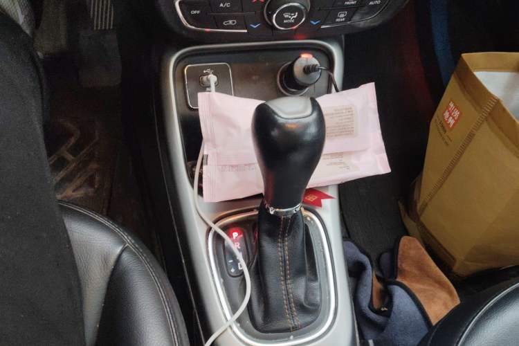 Used Jeep Compass 2017 200T Automatic Family Edition Gear Lever