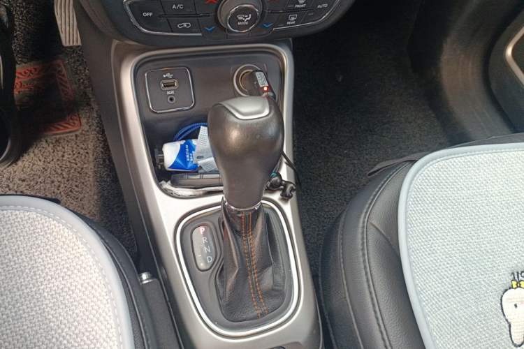 Used Jeep Compass 2017 200T Automatic Family Edition Gear Lever