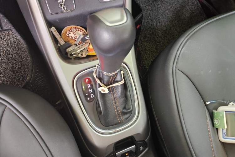 Used Jeep Compass 2017 200T Automatic Family Edition Gear Lever