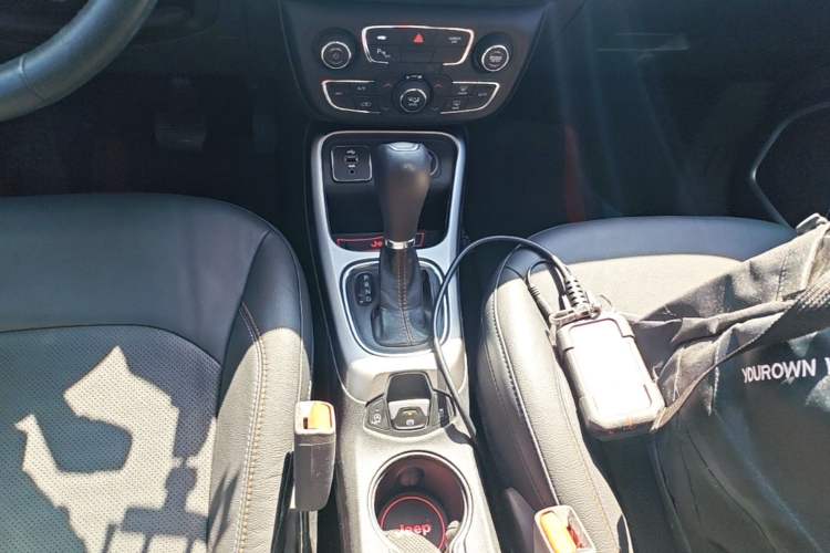 Used Jeep Compass 2017 200T Automatic Family Edition Gear Lever