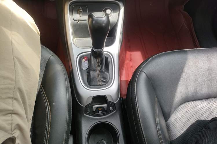Used Jeep Compass 2017 200T Automatic Family Edition Gear Lever