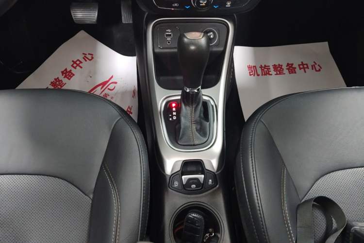 Used Jeep Compass 2017 200T Automatic Family Edition Gear Lever