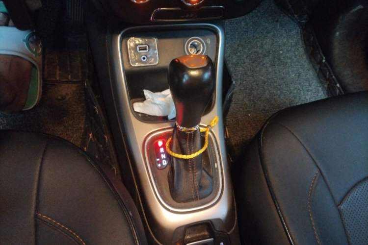 Used Jeep Compass 2017 200T Automatic Comfort Edition Gear Lever