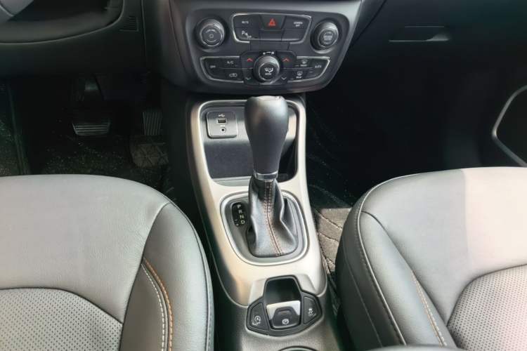 Used Jeep Compass 2017 200T Automatic Family Edition Gear Lever