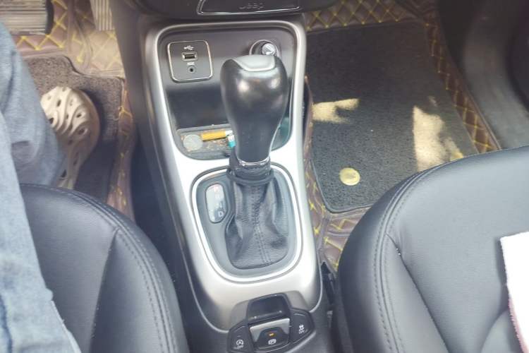 Used Jeep Compass 2017 200T Automatic Enjoyment Edition Gear Lever