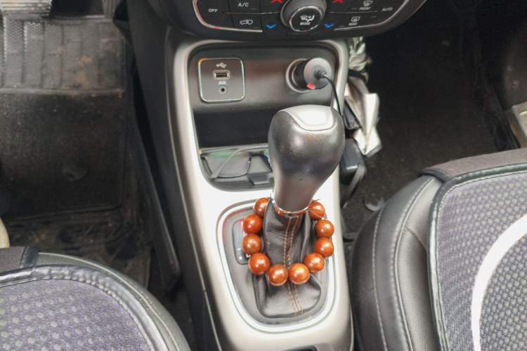 Used Jeep Compass 2017 200T Automatic Family Edition Gear Lever