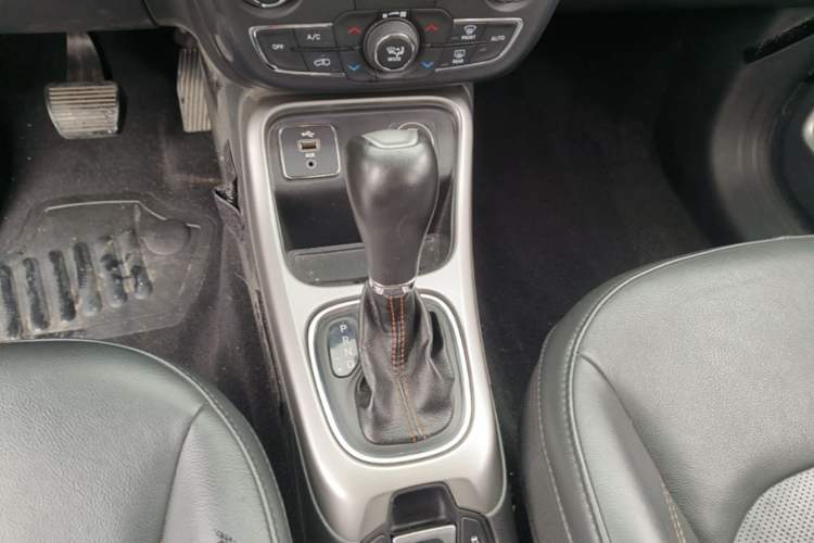 Used Jeep Compass 2017 200T Automatic Family Edition Gear Lever